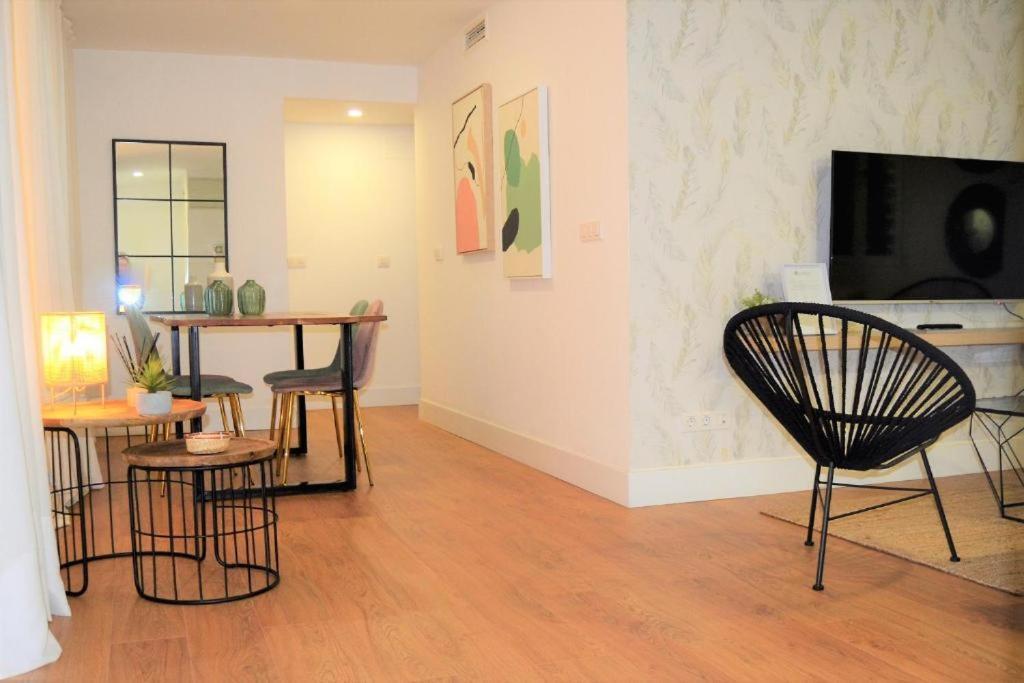 Acogedor Apartamento Junto Al Museo Picasso Apartment Malaga Luaran gambar