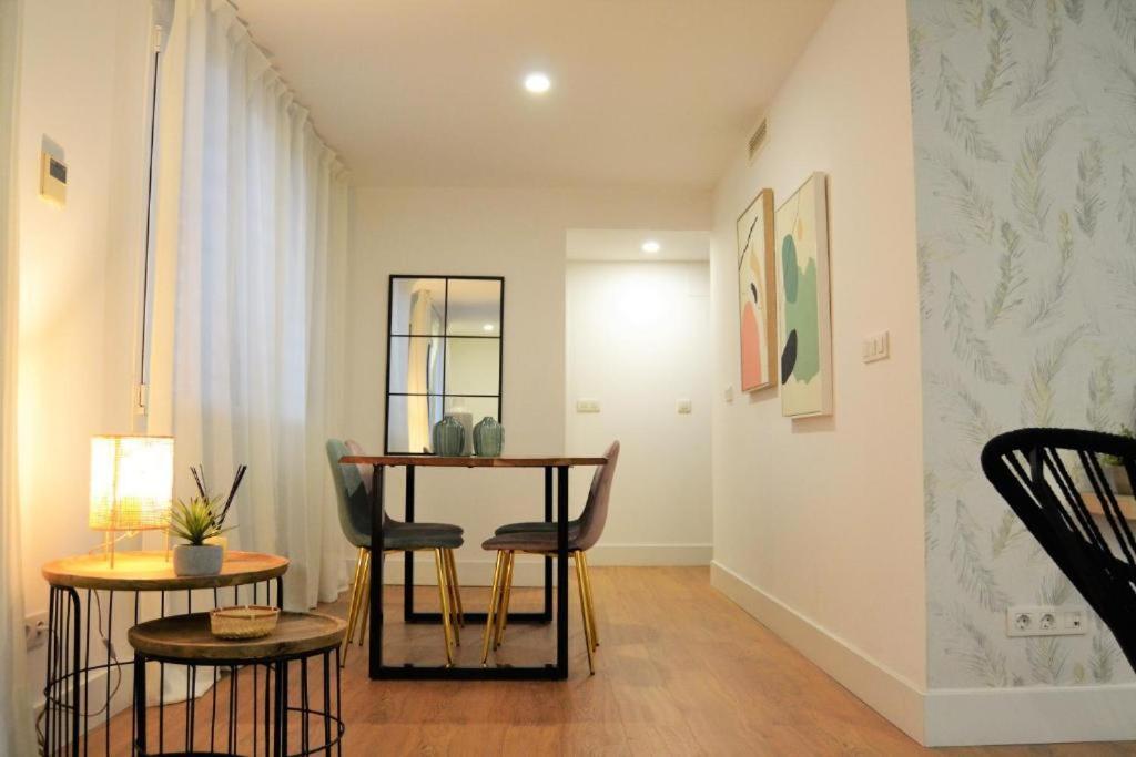 Acogedor Apartamento Junto Al Museo Picasso Apartment Malaga Luaran gambar